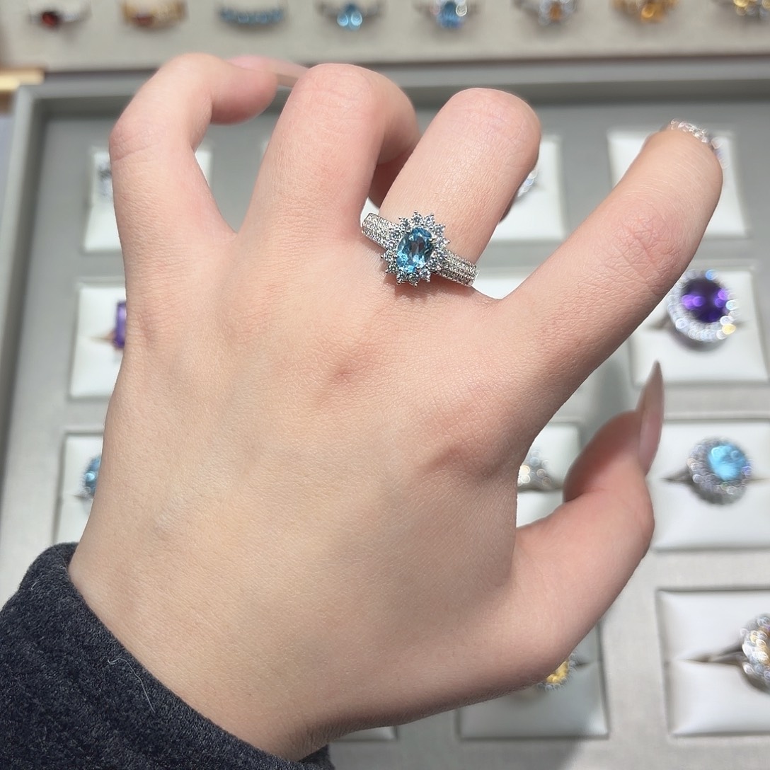 托帕石银S925镶嵌戒指豪镶太阳花圣玛丽亚蓝