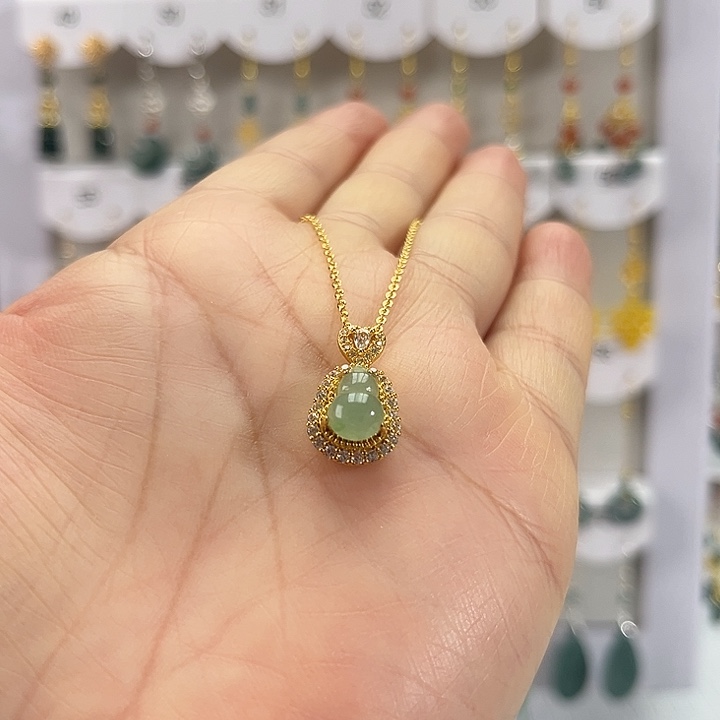 翡翠未镶嵌耳饰吊坠