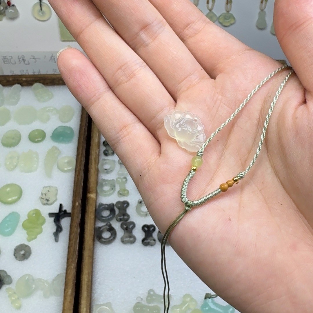 将***꒱蛇纹石玉未镶嵌吊坠