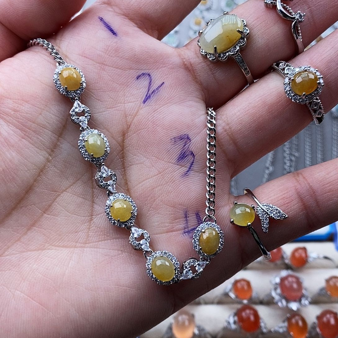 层***烟翡翠未镶嵌戒指缅甸