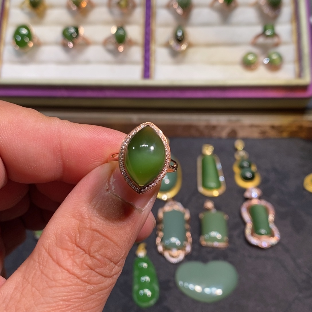 和田玉（碧玉）猫眼戒指18K金镶嵌