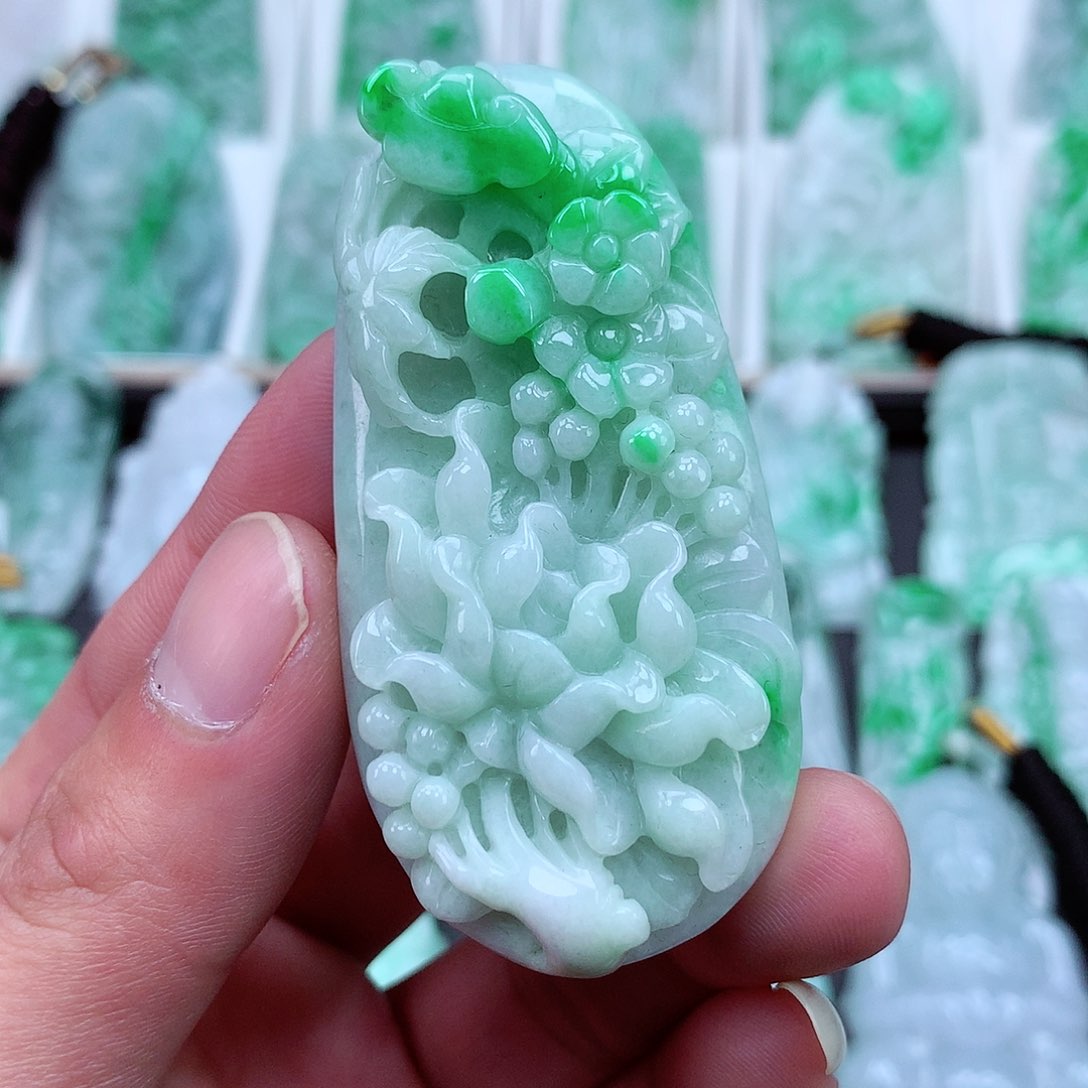 翡翠颈饰未镶嵌翡翠吊坠