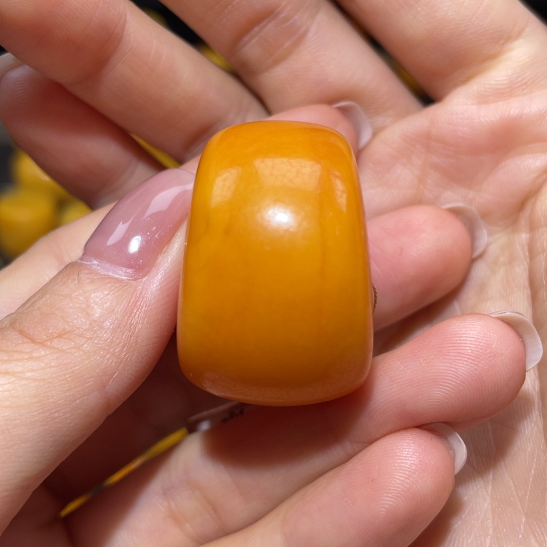 【闪购商品】琥珀裸石未镶嵌马蹄