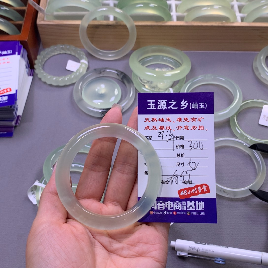 蛇纹石玉手镯未镶嵌不****！