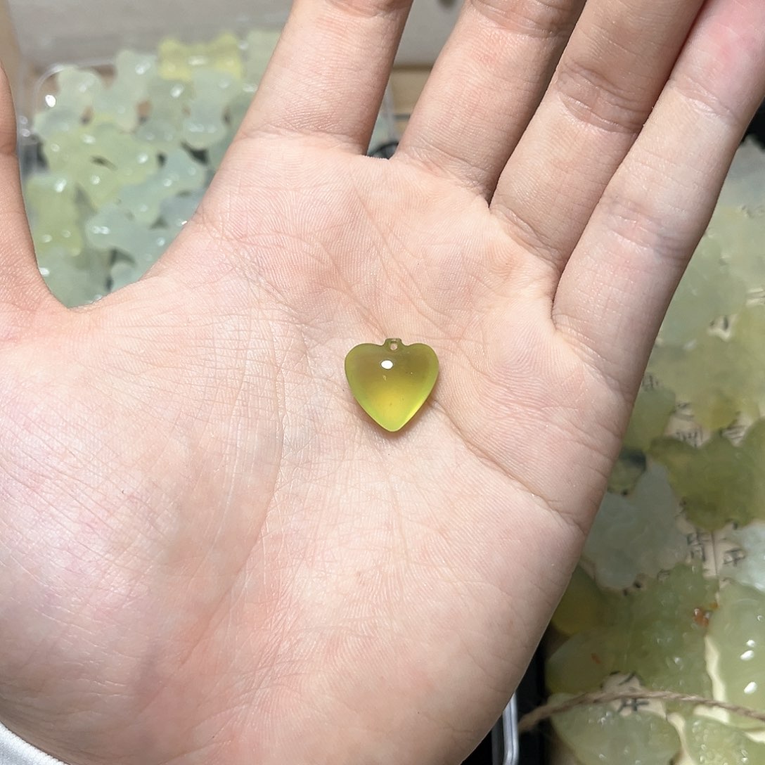 岫玉颈饰未镶嵌编好绳子发货