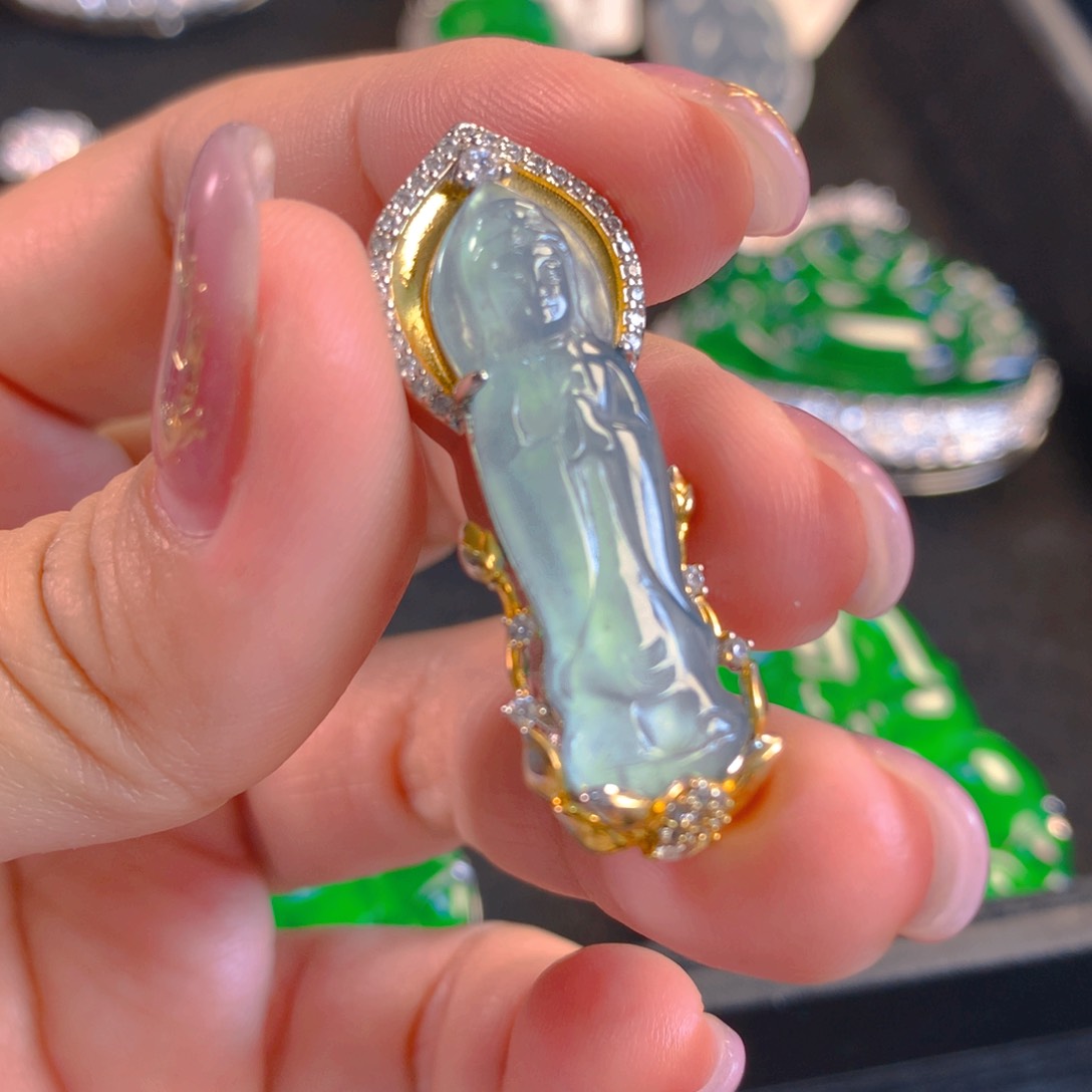 翡翠颈饰未镶嵌翡翠