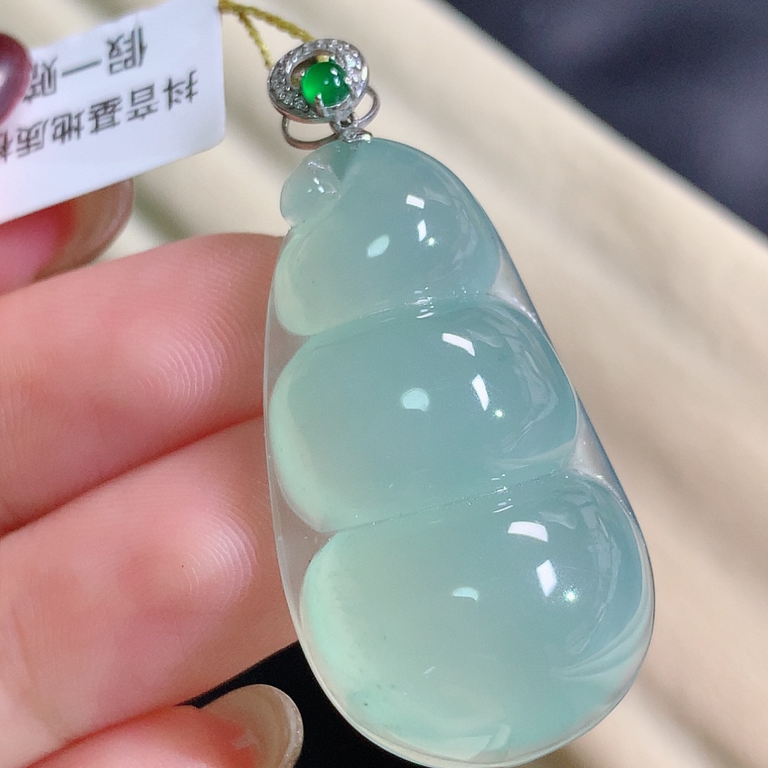 翡翠18K金镶嵌颈饰豆子