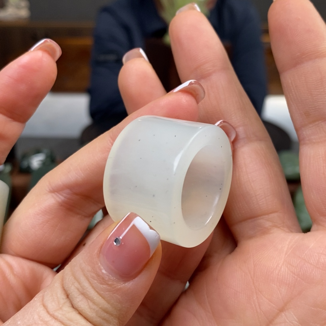 蛇纹石玉手把件未镶嵌钱***宝