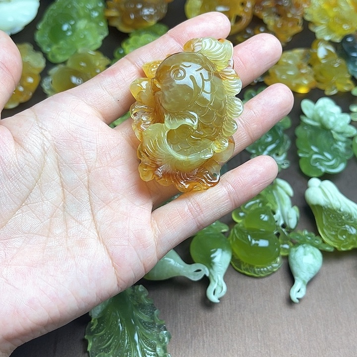 蛇纹石玉颈饰未镶嵌