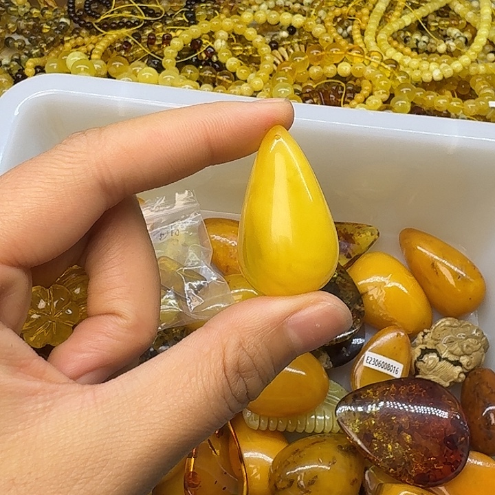 琥珀未镶嵌珠宝奇石