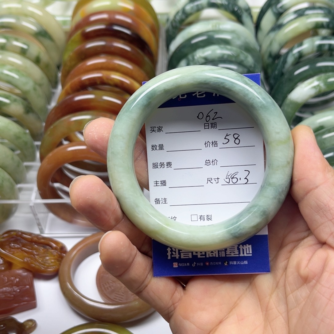 透闪石-蛇纹石玉手镯未镶嵌