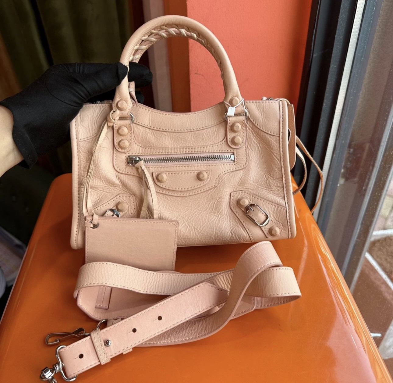 95新 Balenciaga/巴黎世家 九成新mini奶茶色牛皮单肩机车包