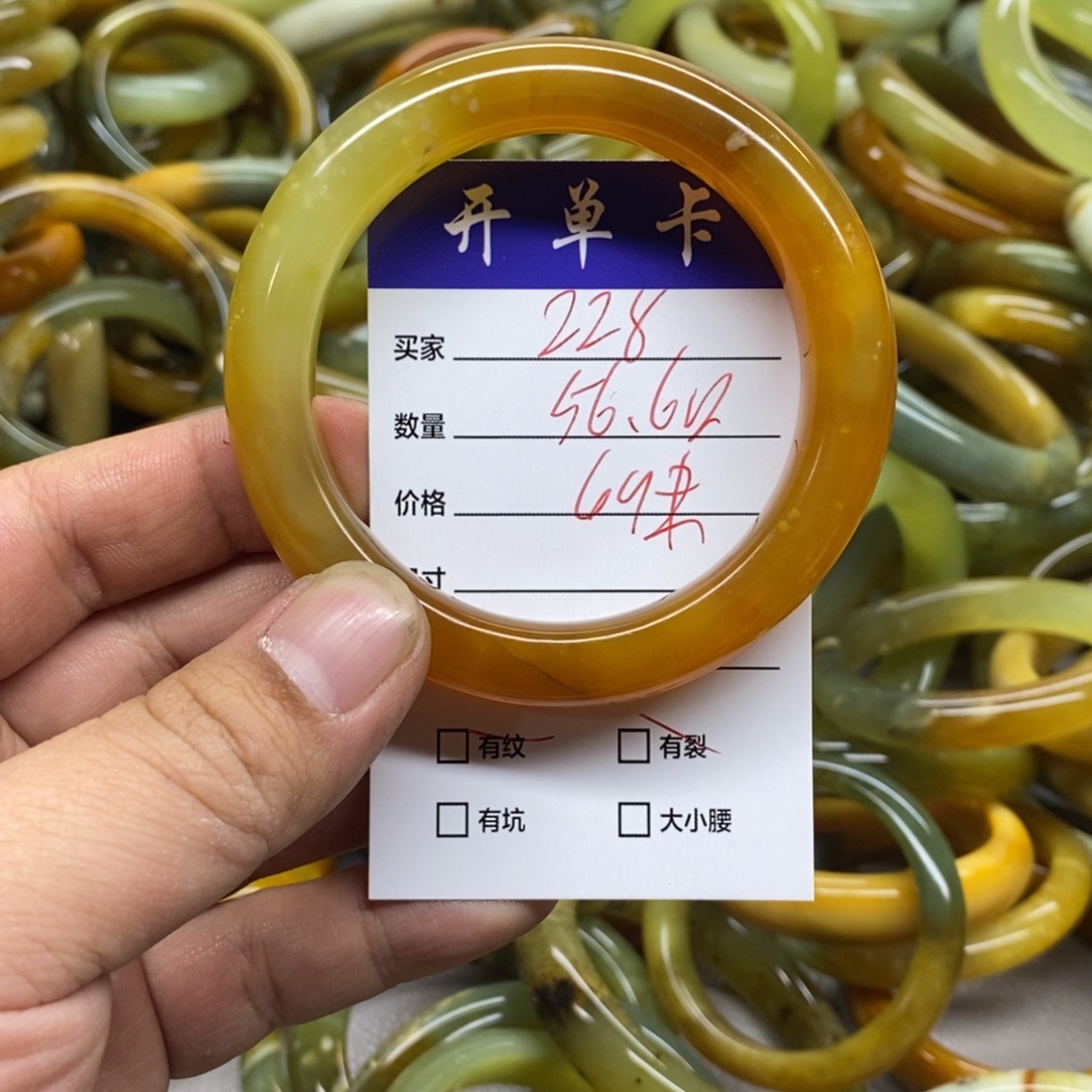 蛇纹石玉未镶嵌手镯