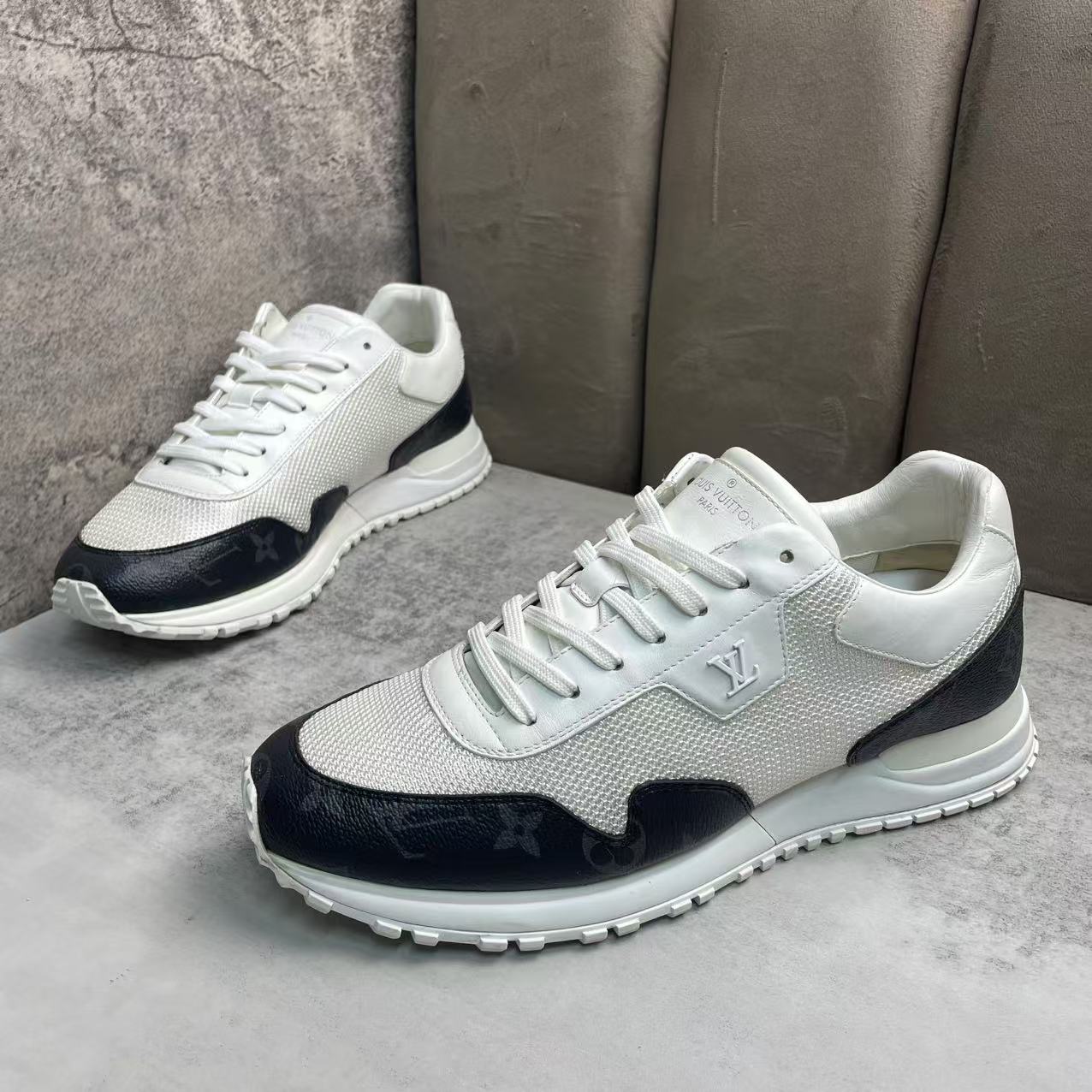 95新 LouisVuitton/路易威登 白色网面舒适透气休闲运动鞋/40.5码