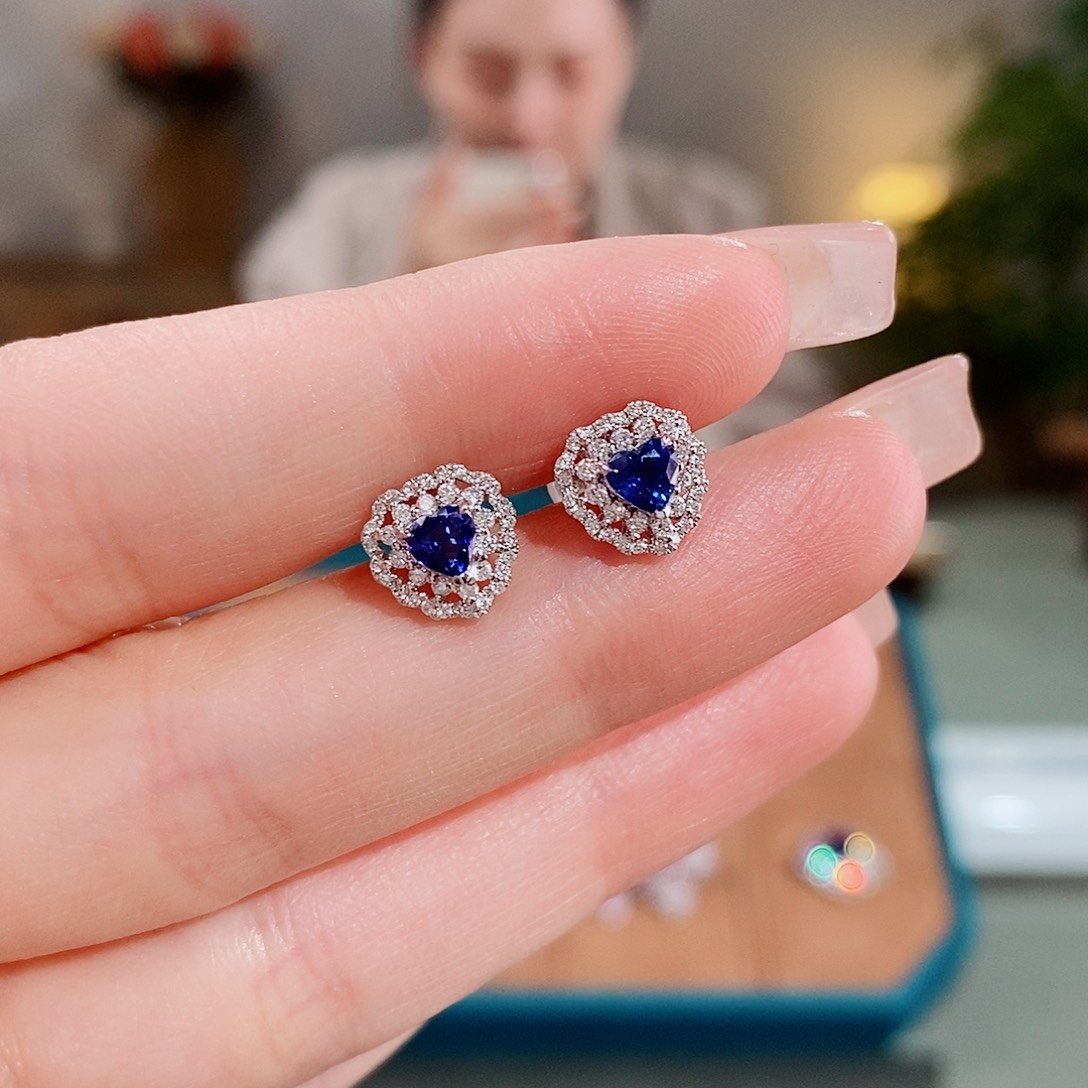 蓝宝石耳饰18K金镶嵌0.6ct