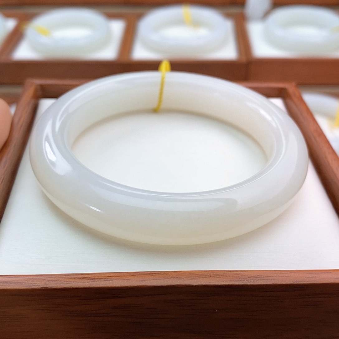 和田玉（白玉）手镯未镶嵌