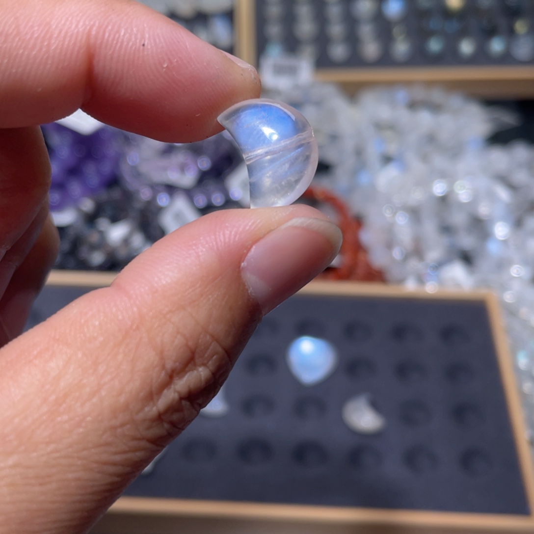 專***菋未镶嵌颈饰长石蓝月光月亮