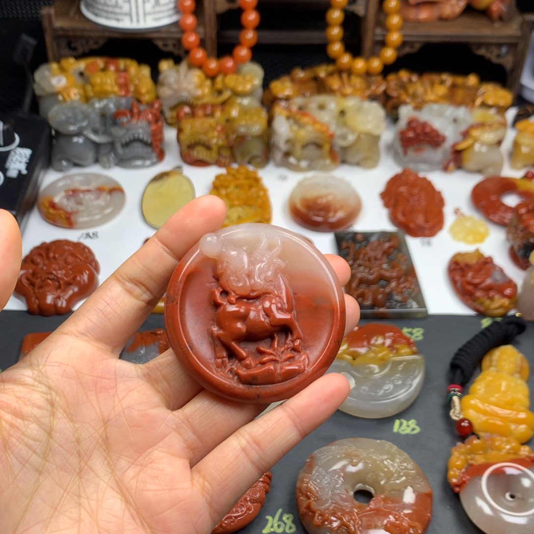 石英质玉（黄龙玉）挂件未镶嵌