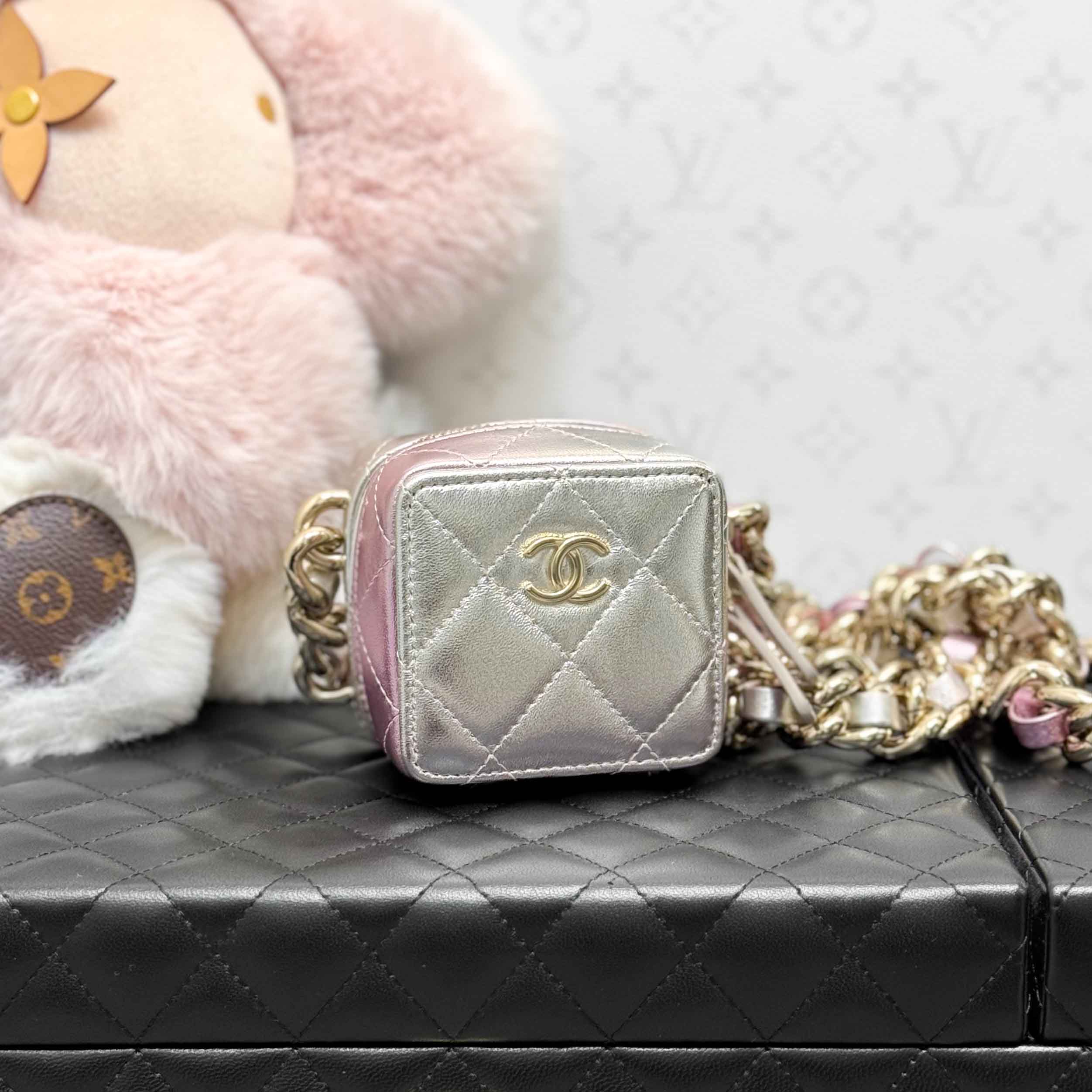99新 Chanel/香奈儿 渐变粉色 金扣 菱格纹  链条包 镭射码：31