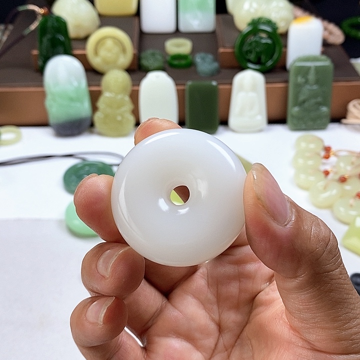 和田玉（糖玉）未镶嵌珠宝奇石