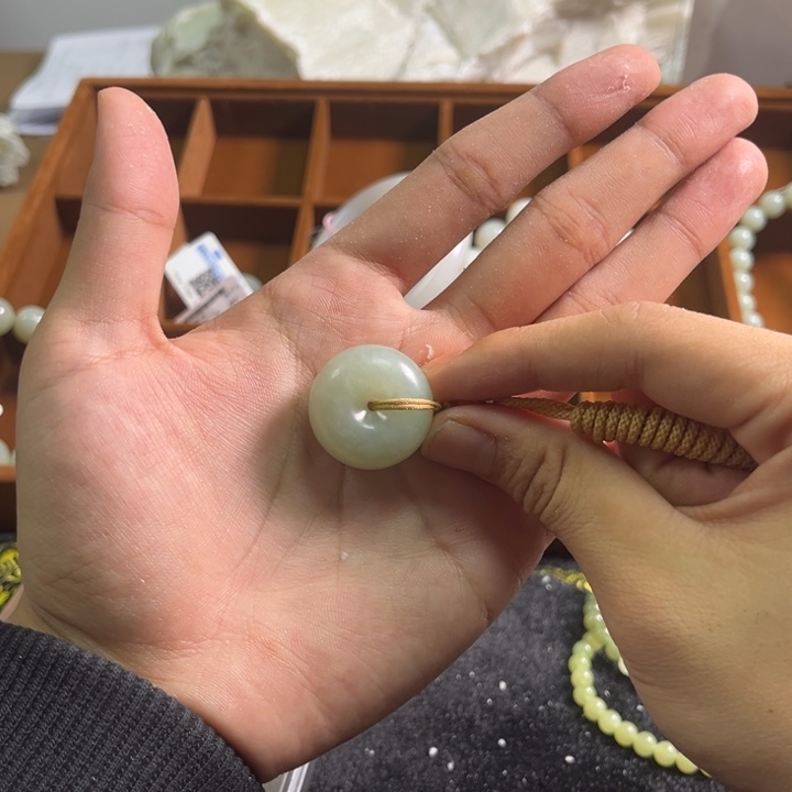 和田玉（糖玉）未镶嵌颈饰