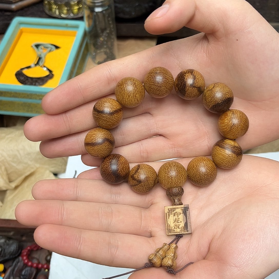 大叶紫檀（黑酸枝木类）