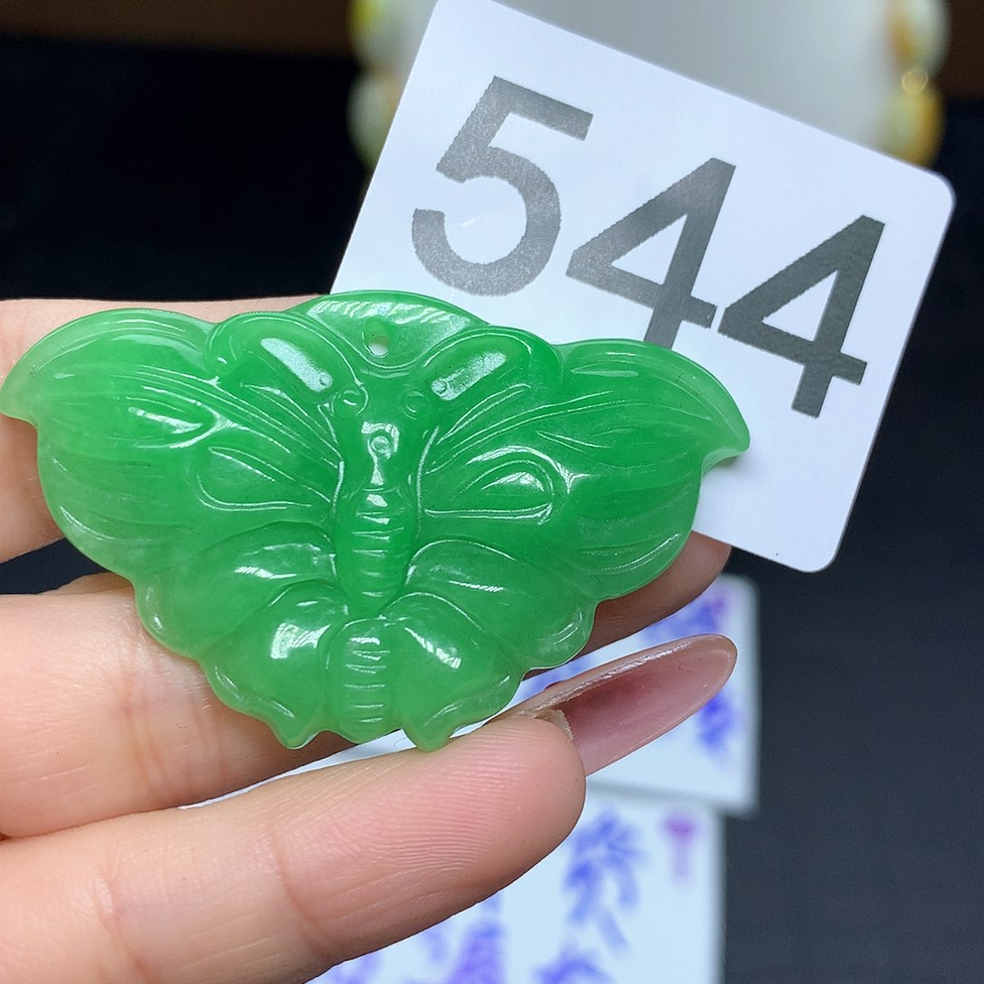 翡翠吊坠(赠链)未镶嵌