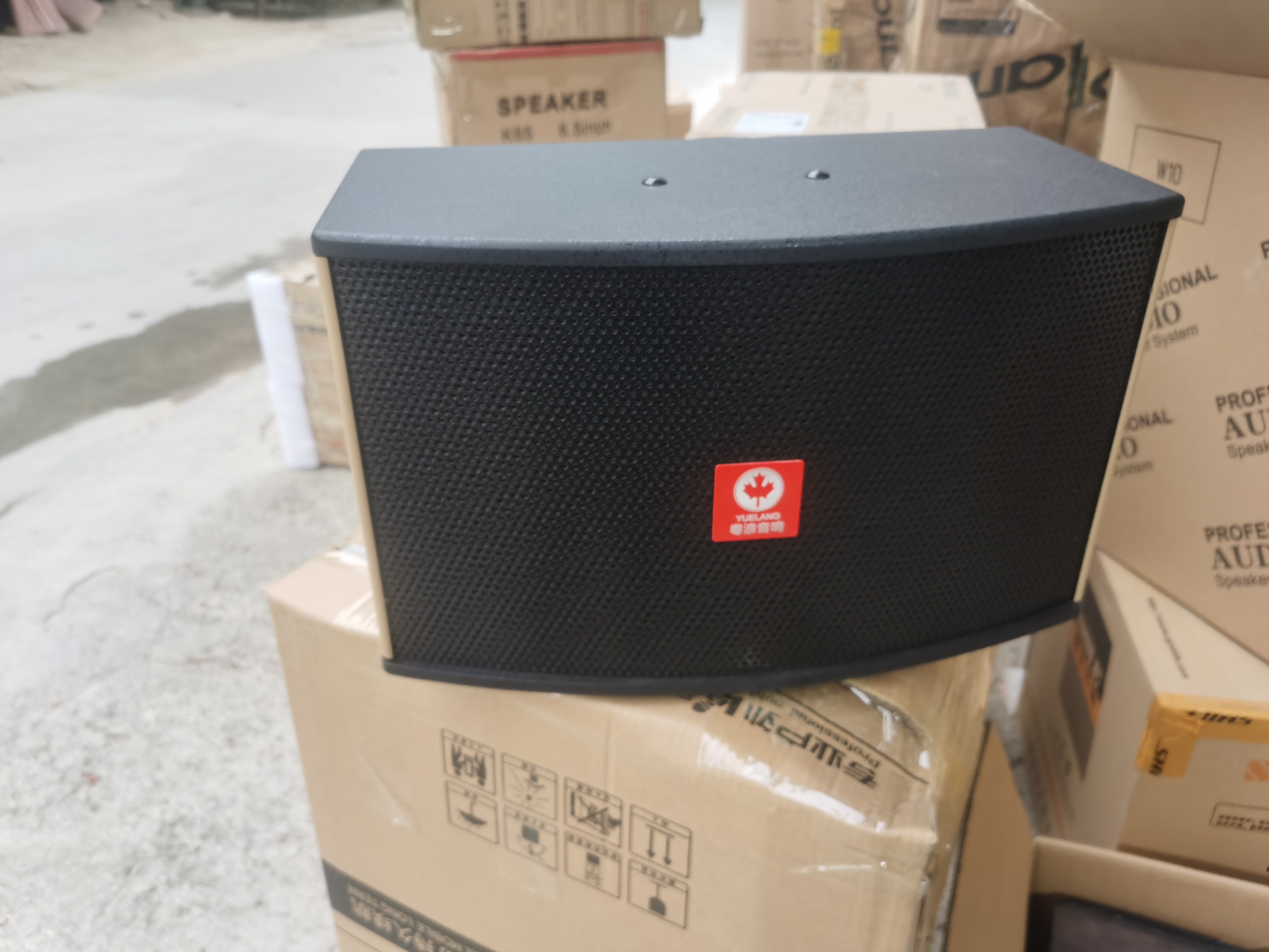 未使用  10寸有缘音箱，闷，不包邮