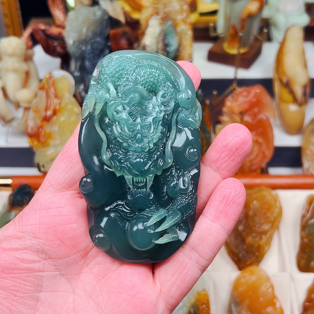 古***呢蛇纹石玉未镶嵌颈饰