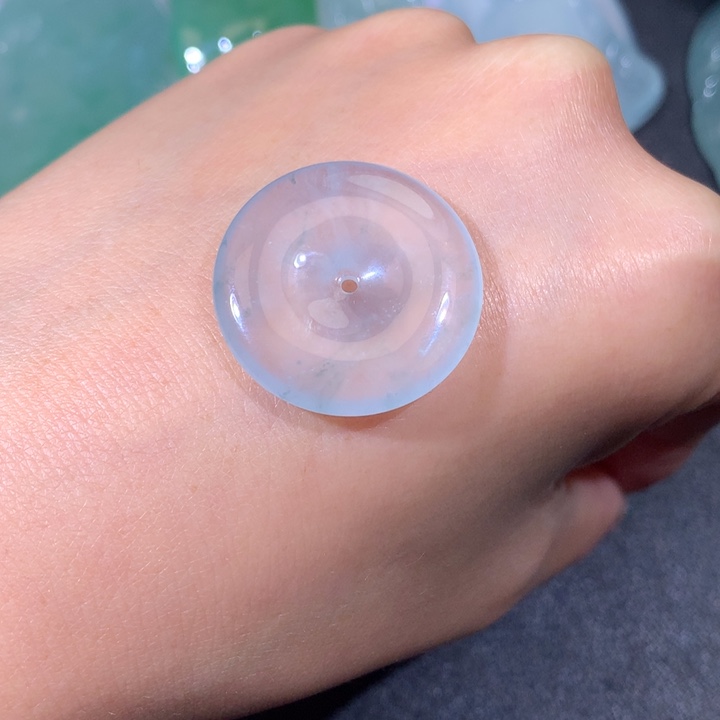 翡翠颈饰未镶嵌平安扣