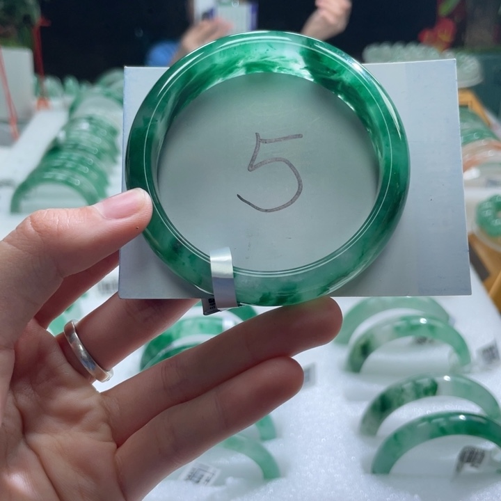 石英质玉手镯未镶嵌天然A货非洲翠手镯