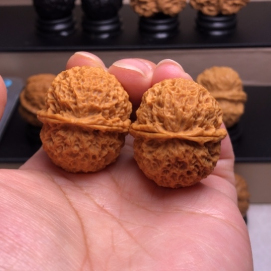 文玩核桃把件龙鳞纹绣球29