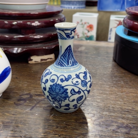 全手工釉下花鸟摆件全手工釉下青花天球瓶