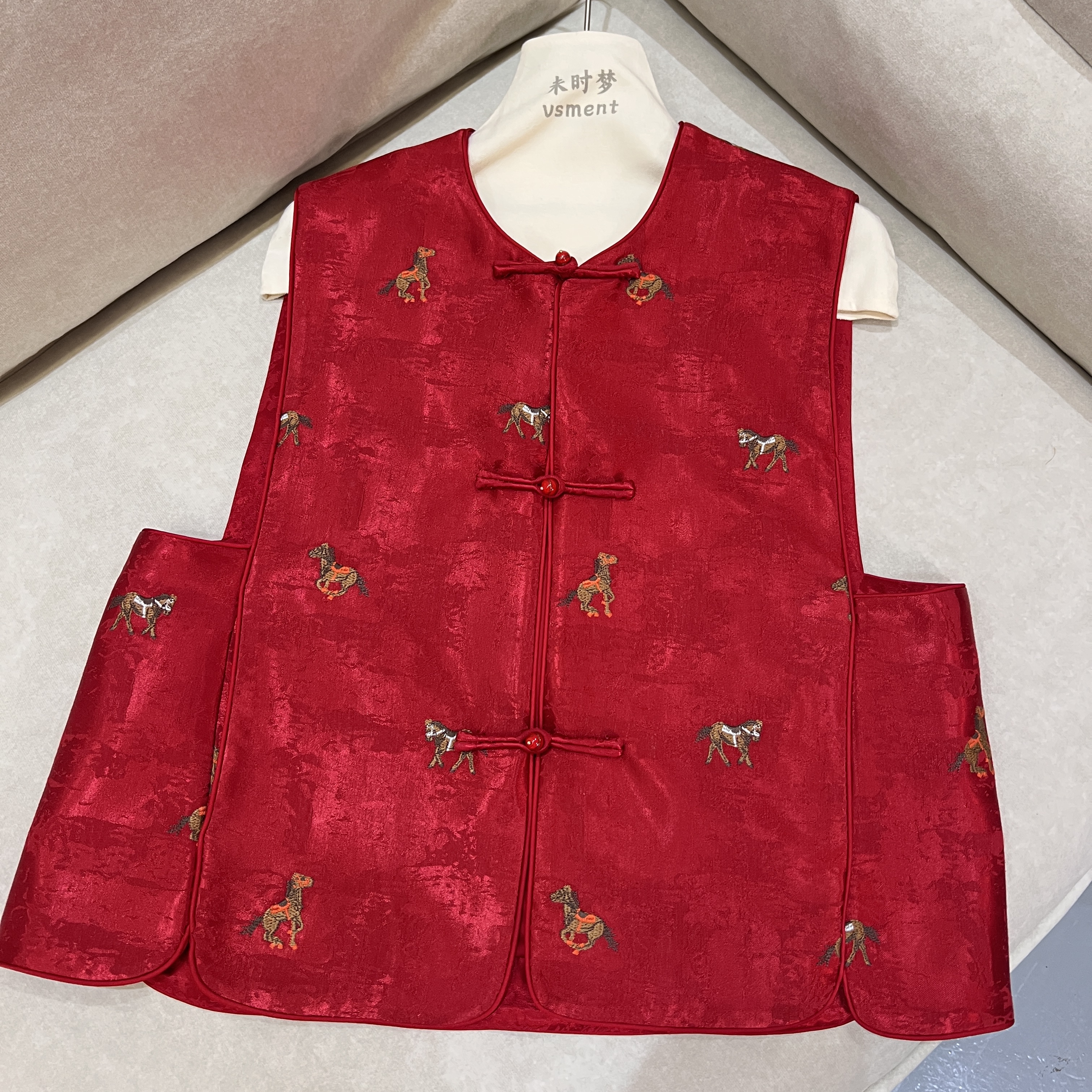 2店【听骅】未时梦 新中式国风轻奢百搭极简风马年亮色直襟马甲上衣