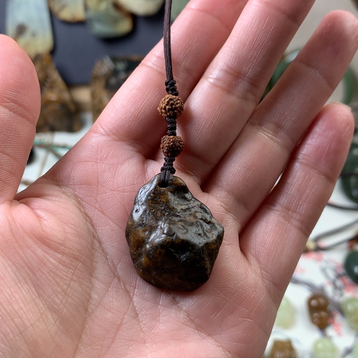 岫岩河磨玉（透闪石质玉）手机链未镶嵌