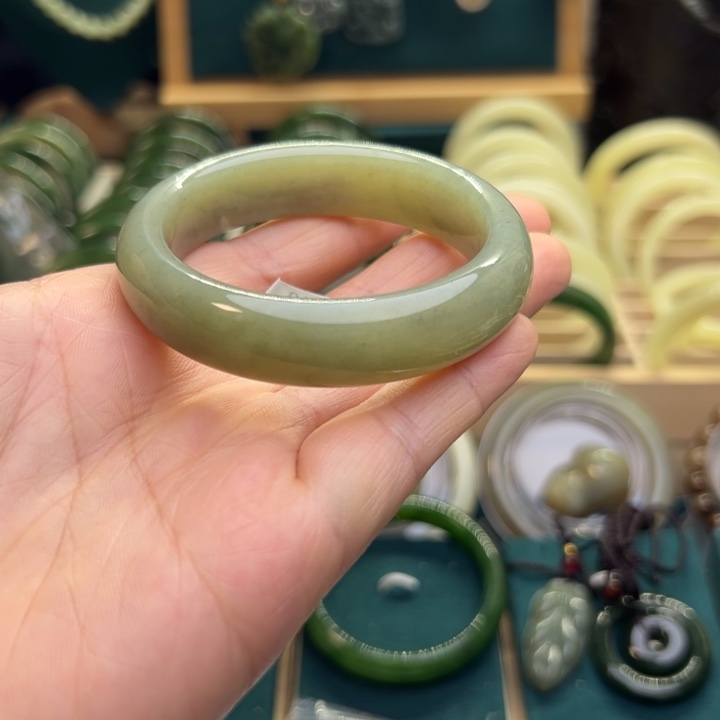 和田玉手镯未镶嵌52.4圈围1756