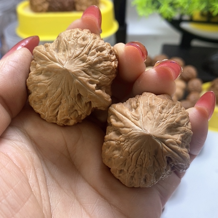 文玩核桃把件铁锤原桩