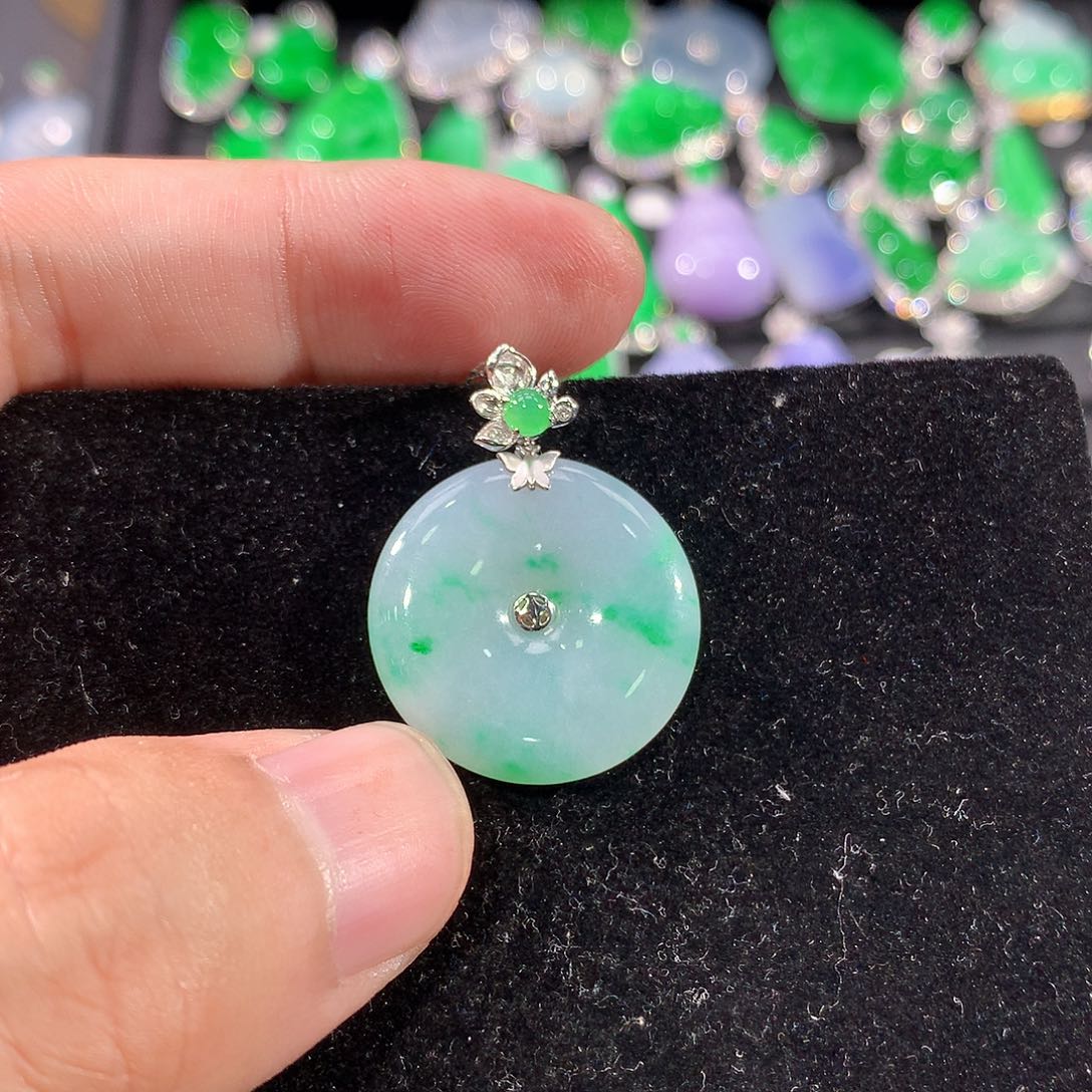 翡翠18K金镶嵌颈饰