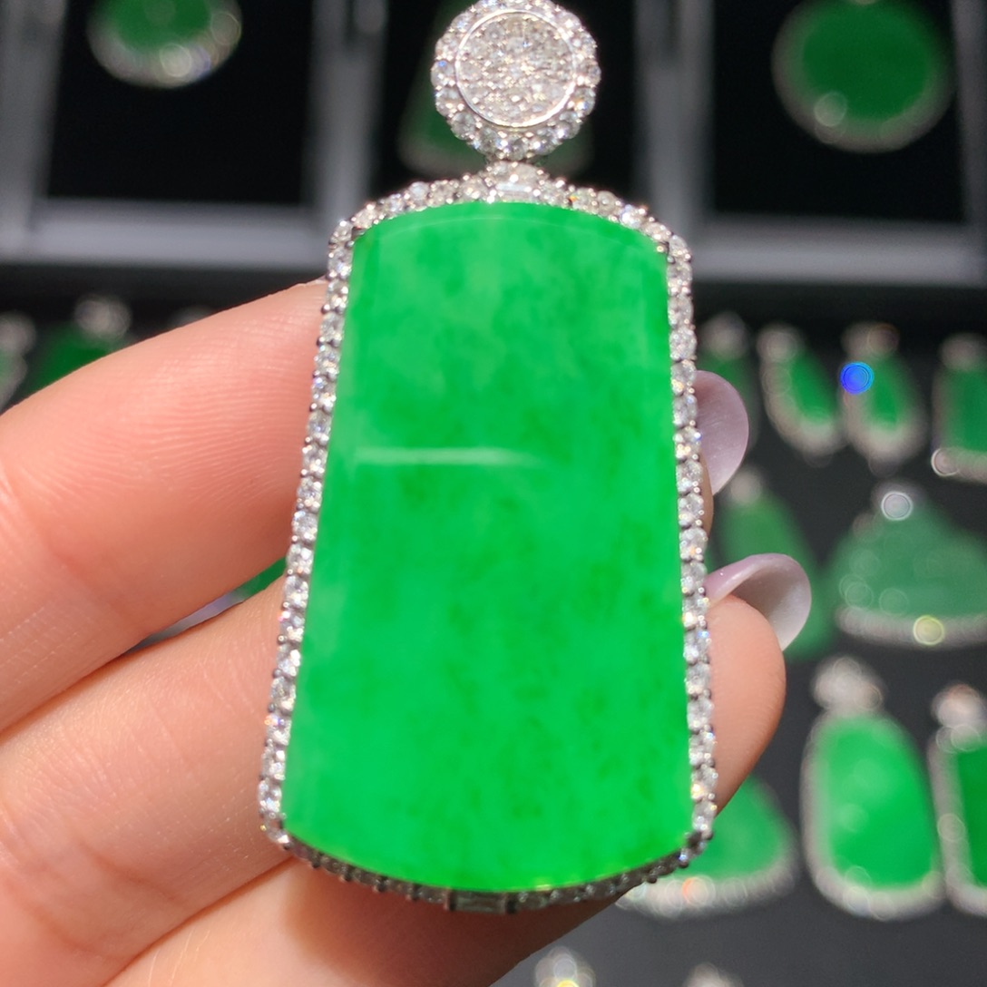 翡翠颈饰18K金镶嵌翡翠