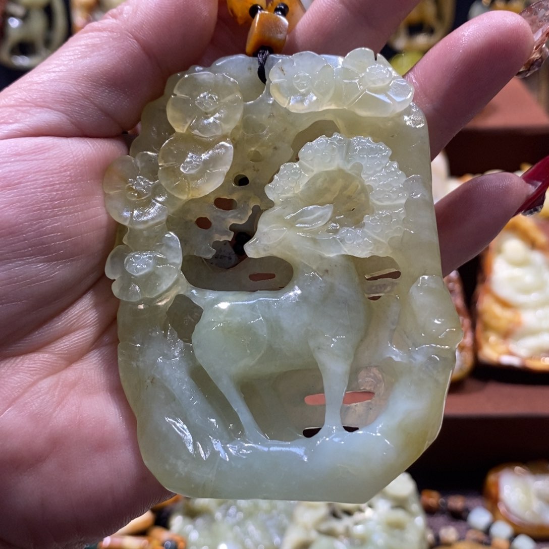 蛇纹石玉颈饰未镶嵌