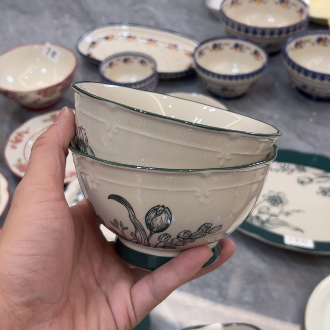 陶瓷微瑕餐具介意勿拍，满18飞！