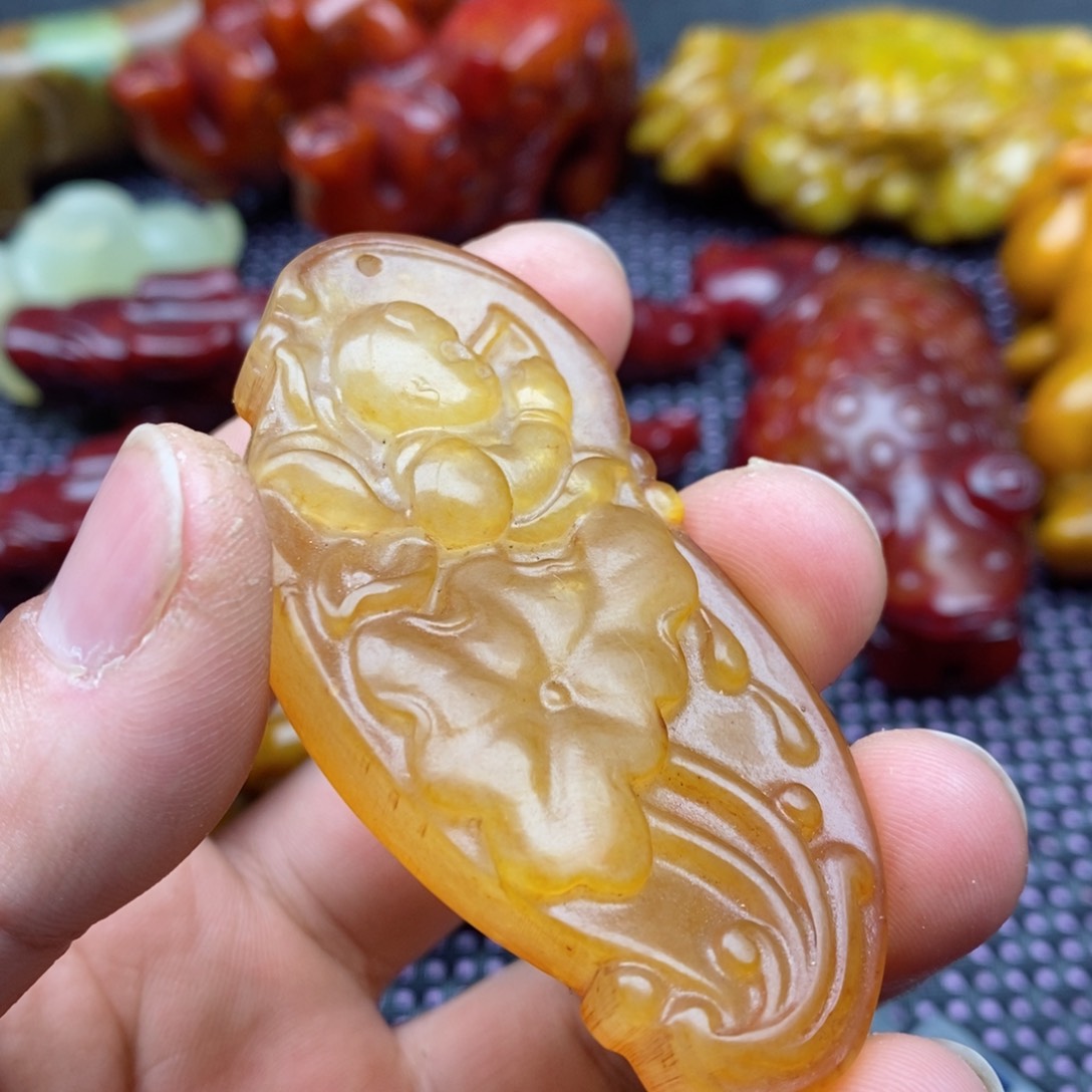 蛇纹石玉颈饰未镶嵌