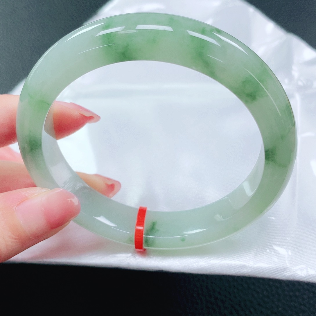 翡翠手镯未镶嵌56圈