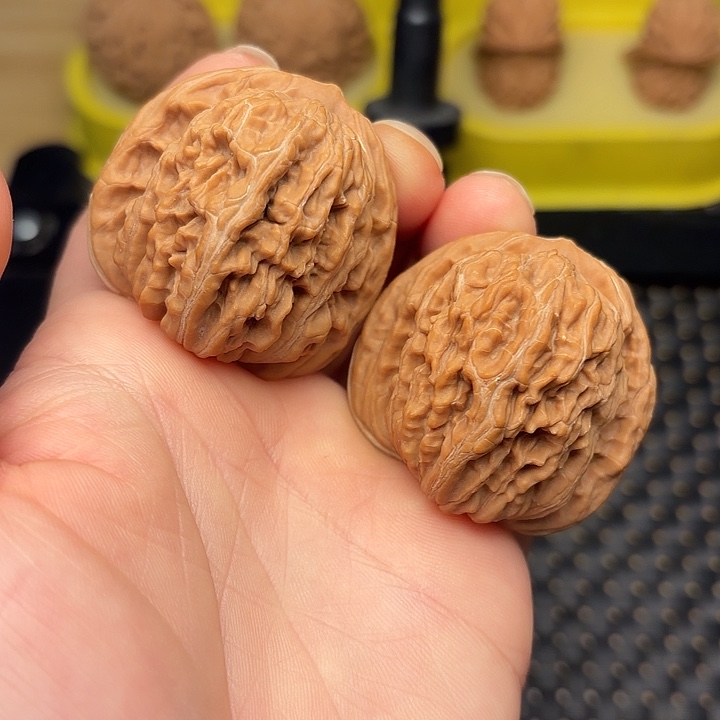 文玩核桃吊坠41红皮四座楼狮子头