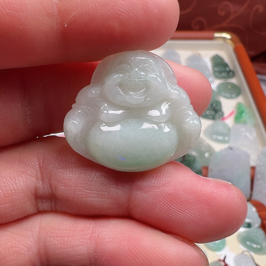 翡翠未镶嵌颈饰佛