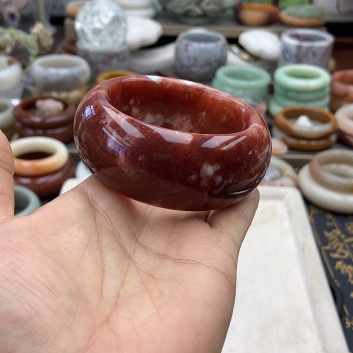 熙***贝石英质玉手镯未镶嵌