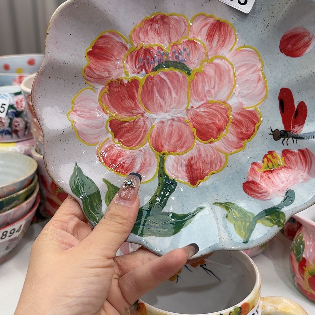 瓷片兔兔你的笑容很灿烂呢