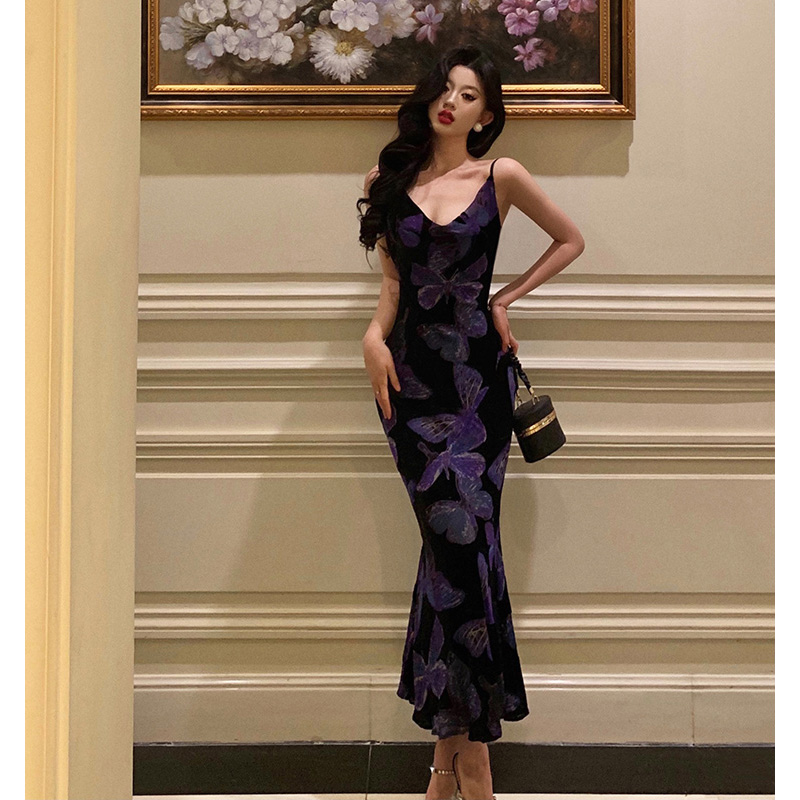 513法式丝绒吊带连衣裙女2024夏季新款蝴蝶烧花鱼尾修身长裙3718