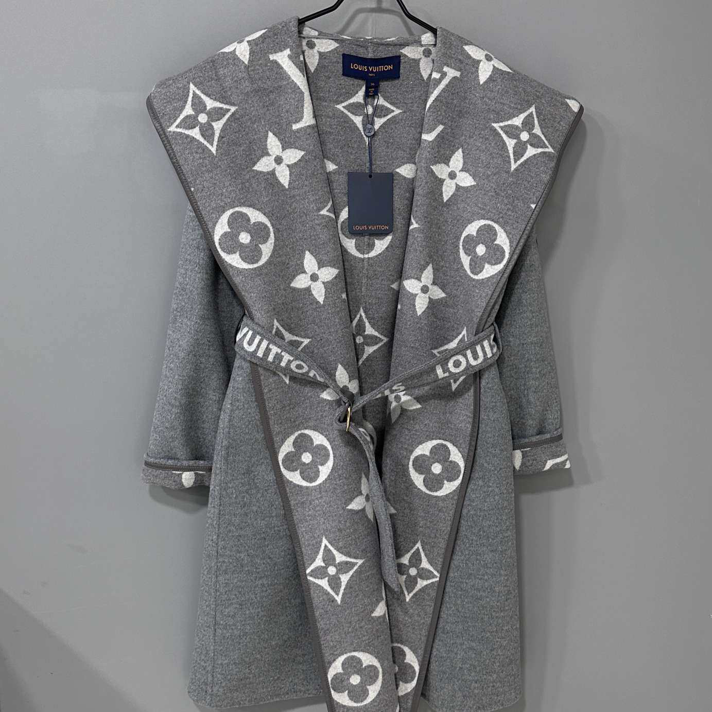 未使用 LouisVuitton/路易威登 灰色白老花浴袍大衣/36码/31310