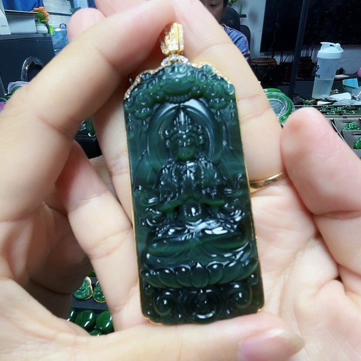 和田玉（碧玉）18K金镶嵌颈饰